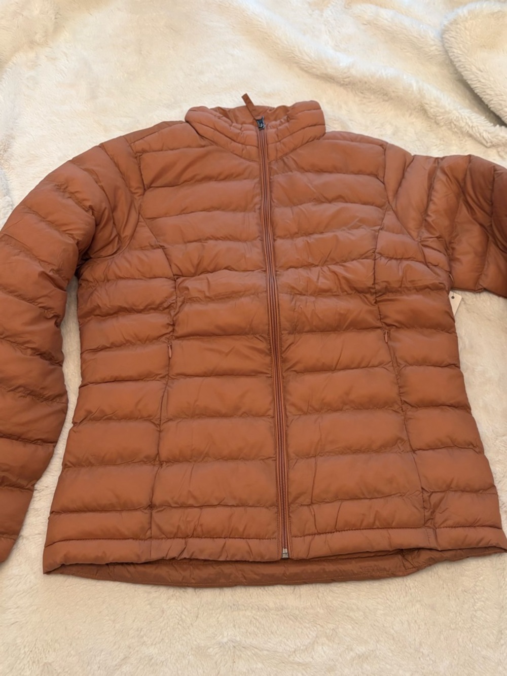 NWT-Amazon Essentials Women's Lightweight Water-Resistant Packable Puffer Jacket - Picture 4 of 4